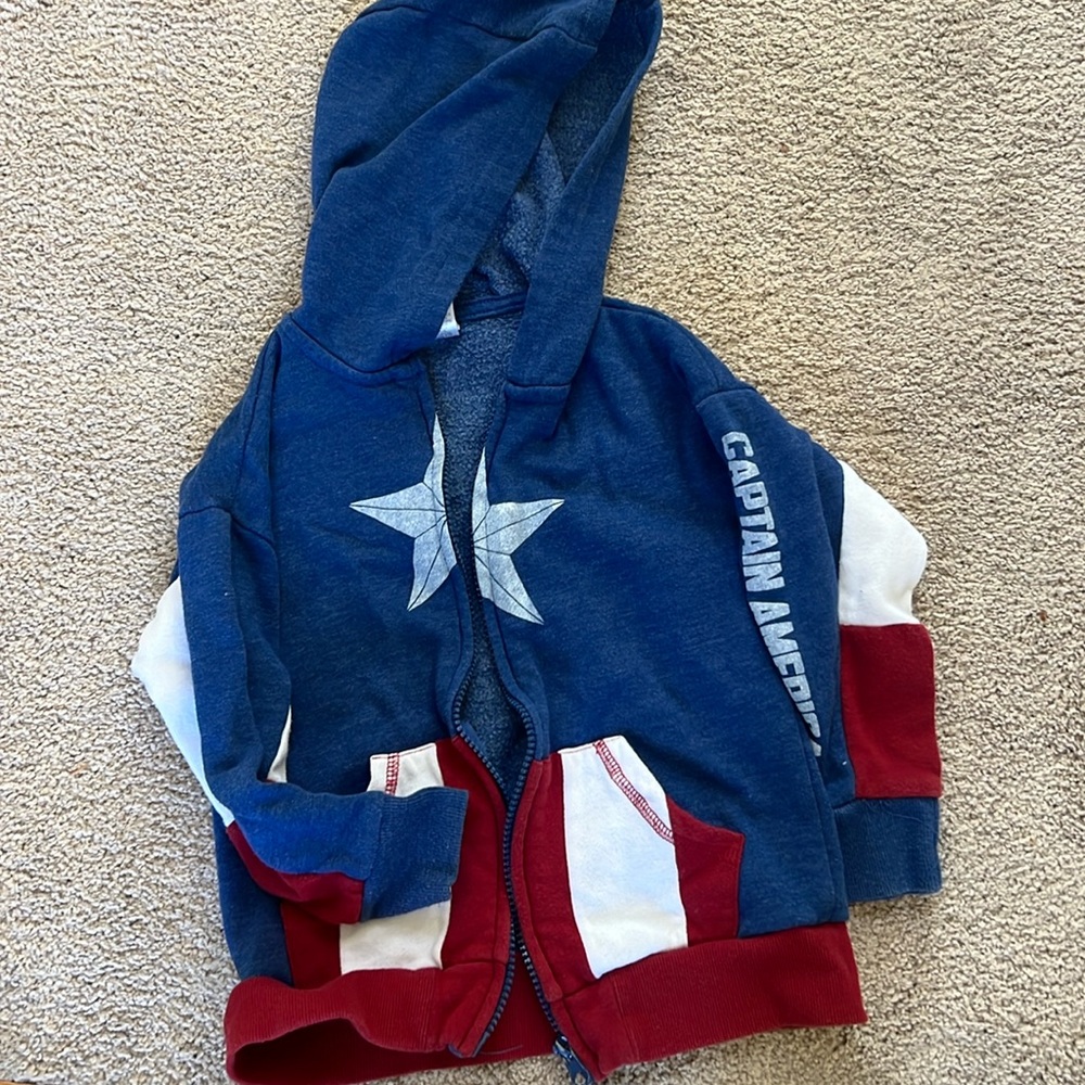Marvel 5T captain america hooded zip up sweatshirt, good condition
